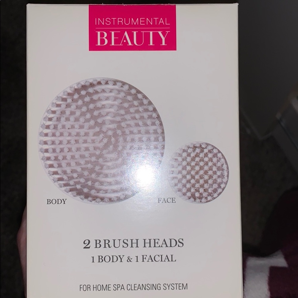 2 Brush heads